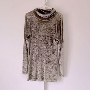 Velours long sleeve top from European fashion designer Jobis.